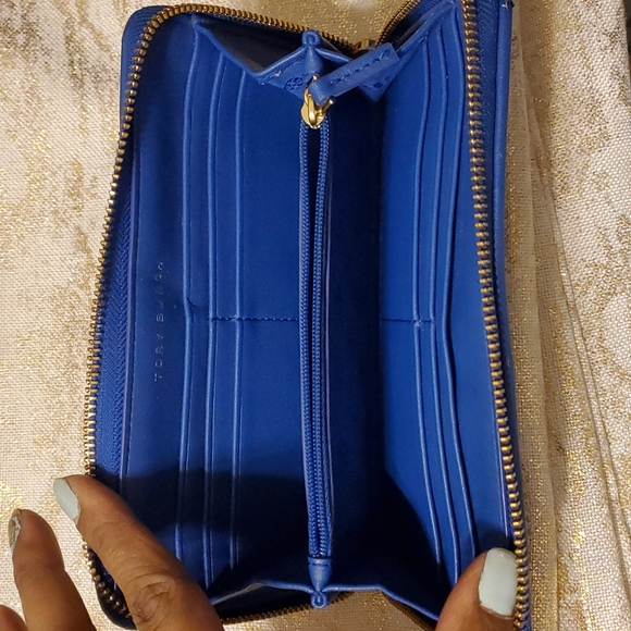 Tory Burch Gemini Royal Blue Wallet - Picture 4 of 12